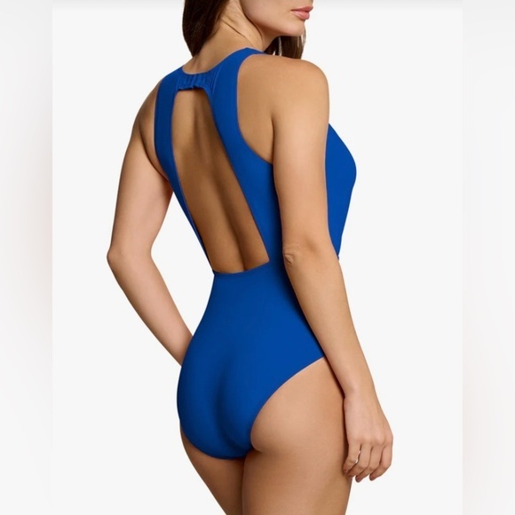 Jantzen
Women's Jewel Solid Portrait Back One Piece Swimsuit Size 12 NWT - Picture 2 of 11